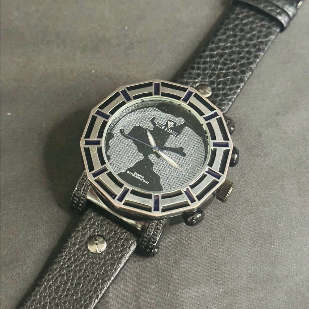 Black Textured Leather Strap Watch with Decorative Bezel - Picture 3 of 12